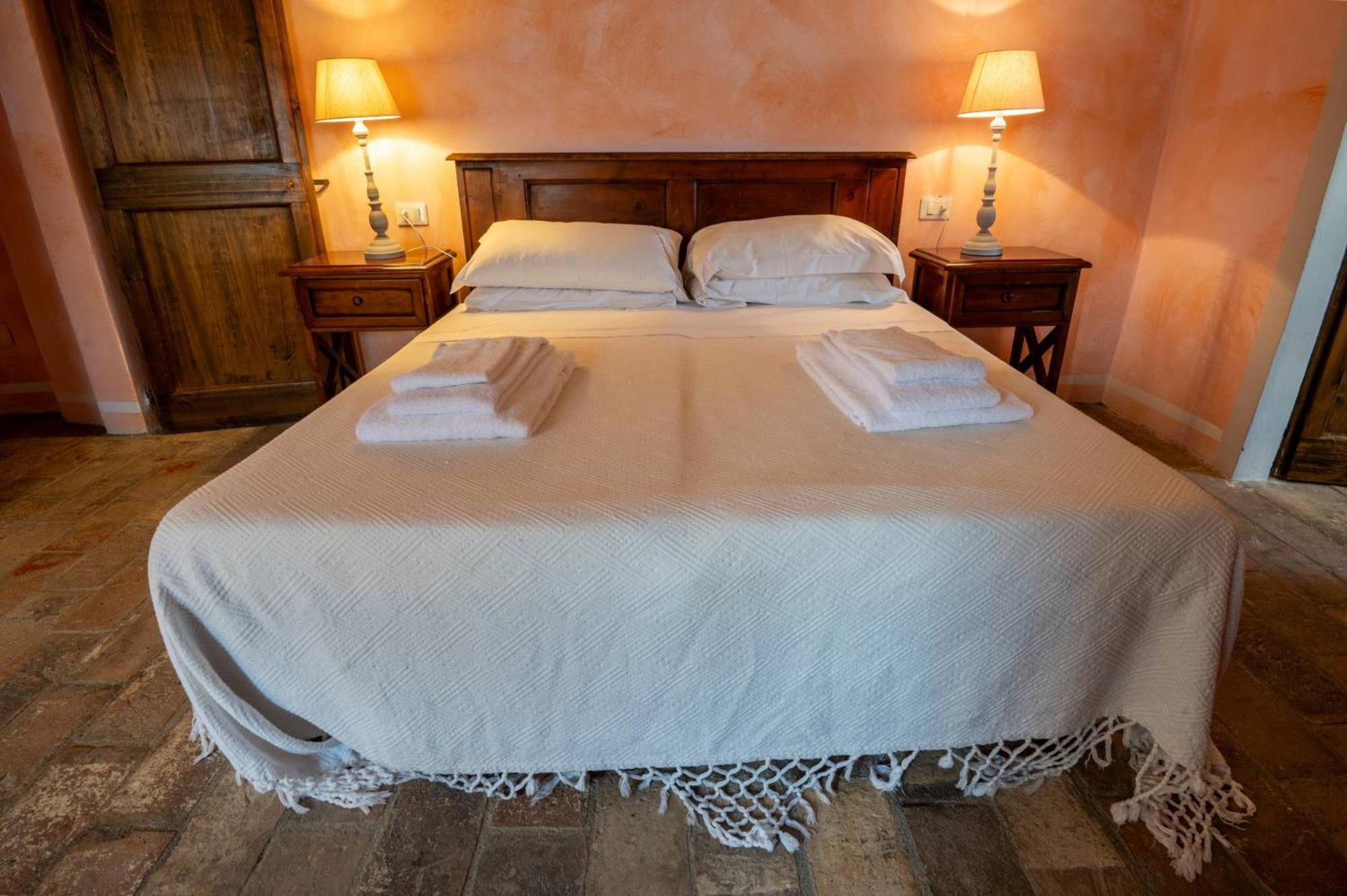 Castello Valenzino Bed and Breakfast Antognola Εξωτερικό φωτογραφία
