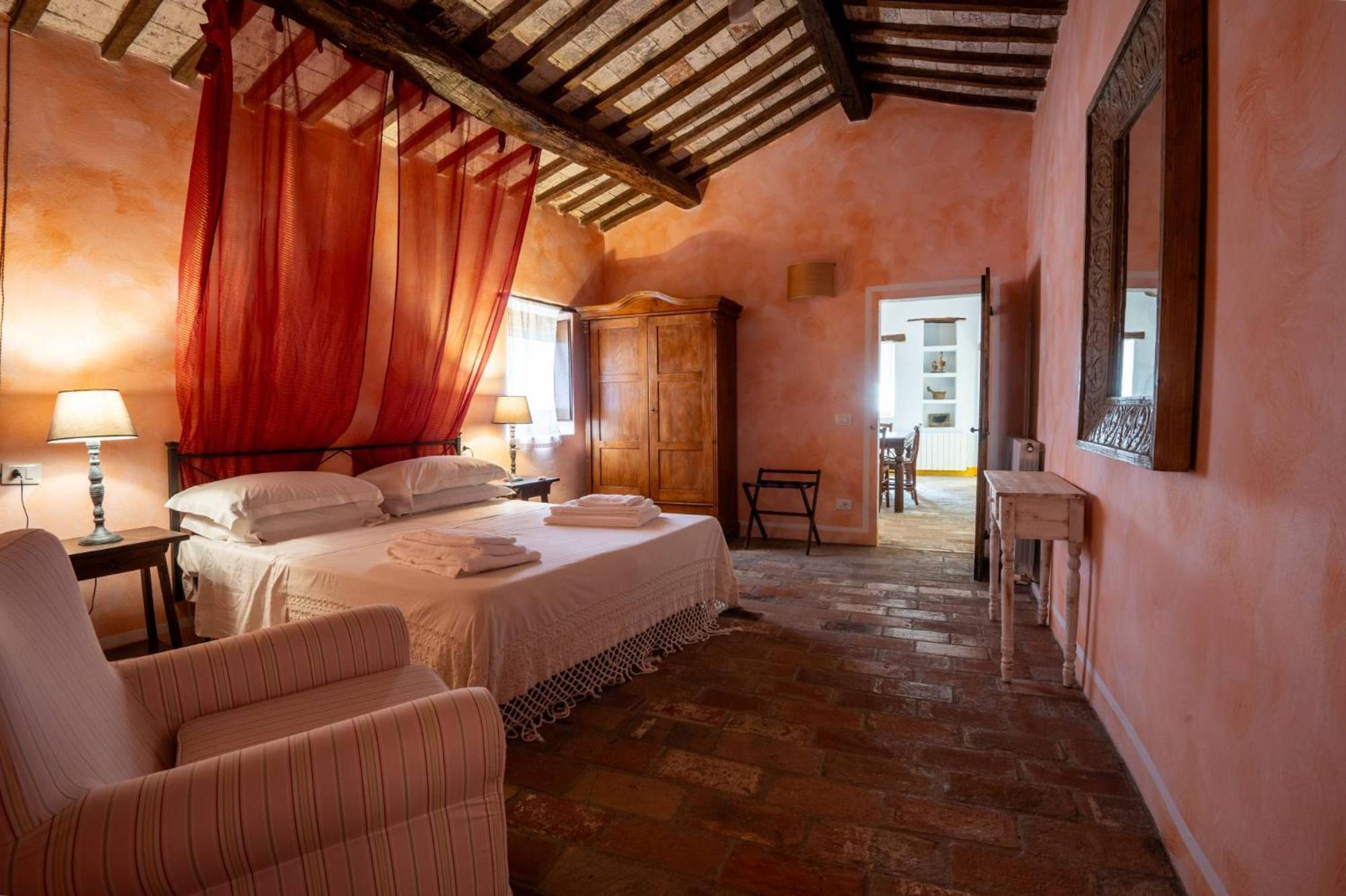 Castello Valenzino Bed and Breakfast Antognola Εξωτερικό φωτογραφία