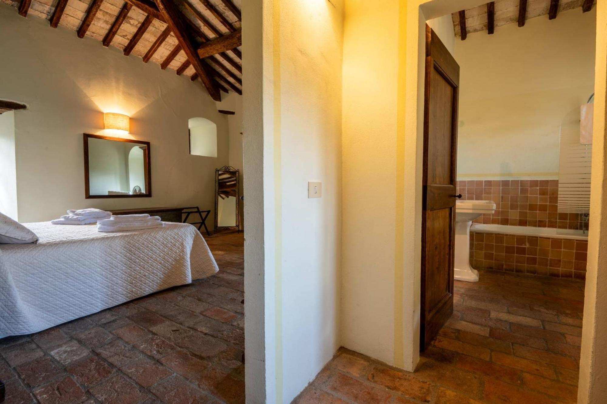 Castello Valenzino Bed and Breakfast Antognola Εξωτερικό φωτογραφία