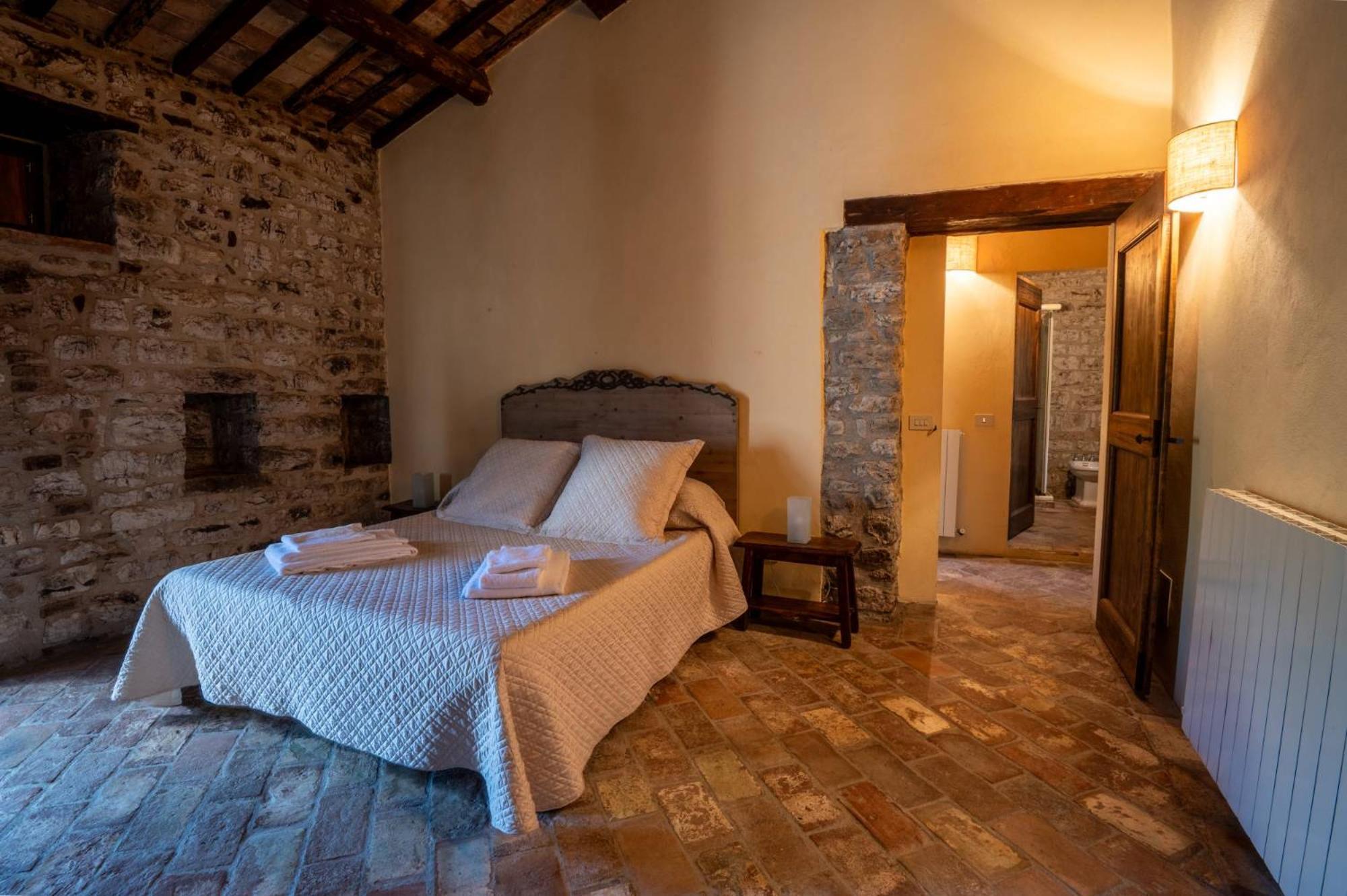 Castello Valenzino Bed and Breakfast Antognola Εξωτερικό φωτογραφία