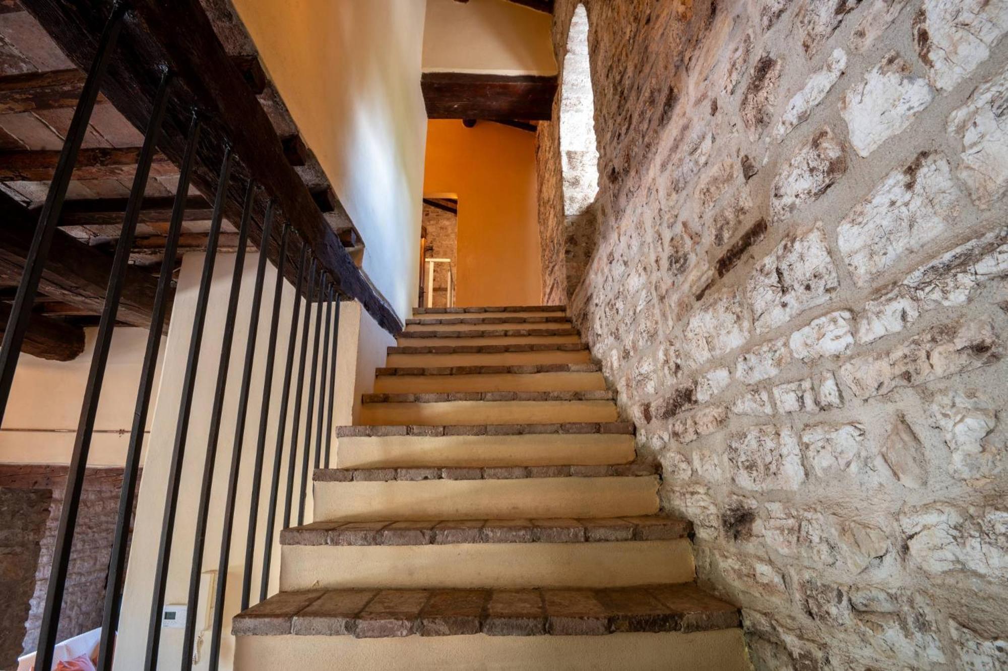 Castello Valenzino Bed and Breakfast Antognola Εξωτερικό φωτογραφία