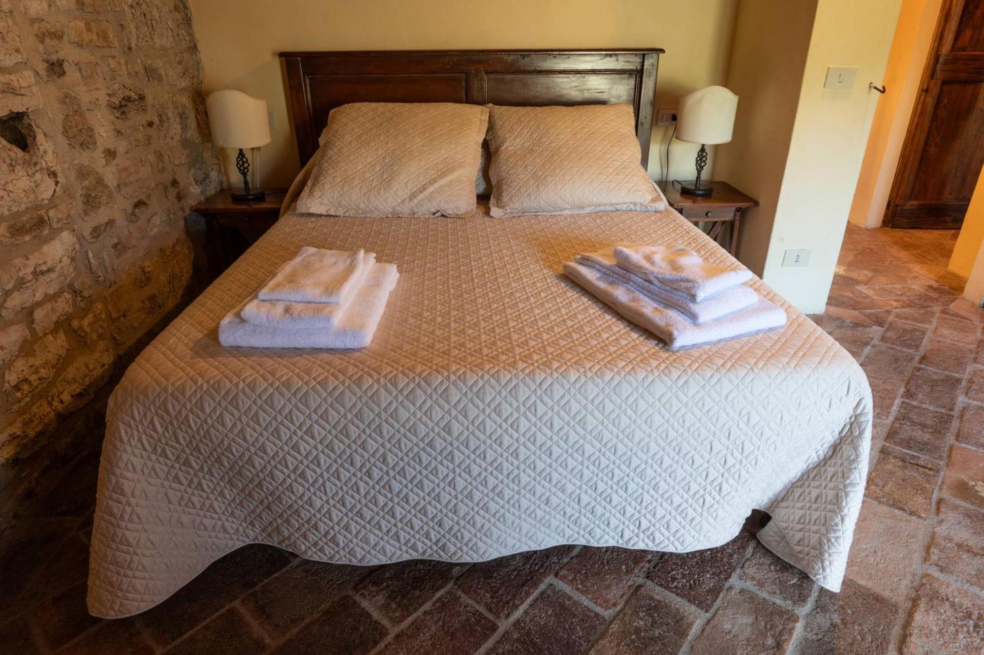 Castello Valenzino Bed and Breakfast Antognola Εξωτερικό φωτογραφία