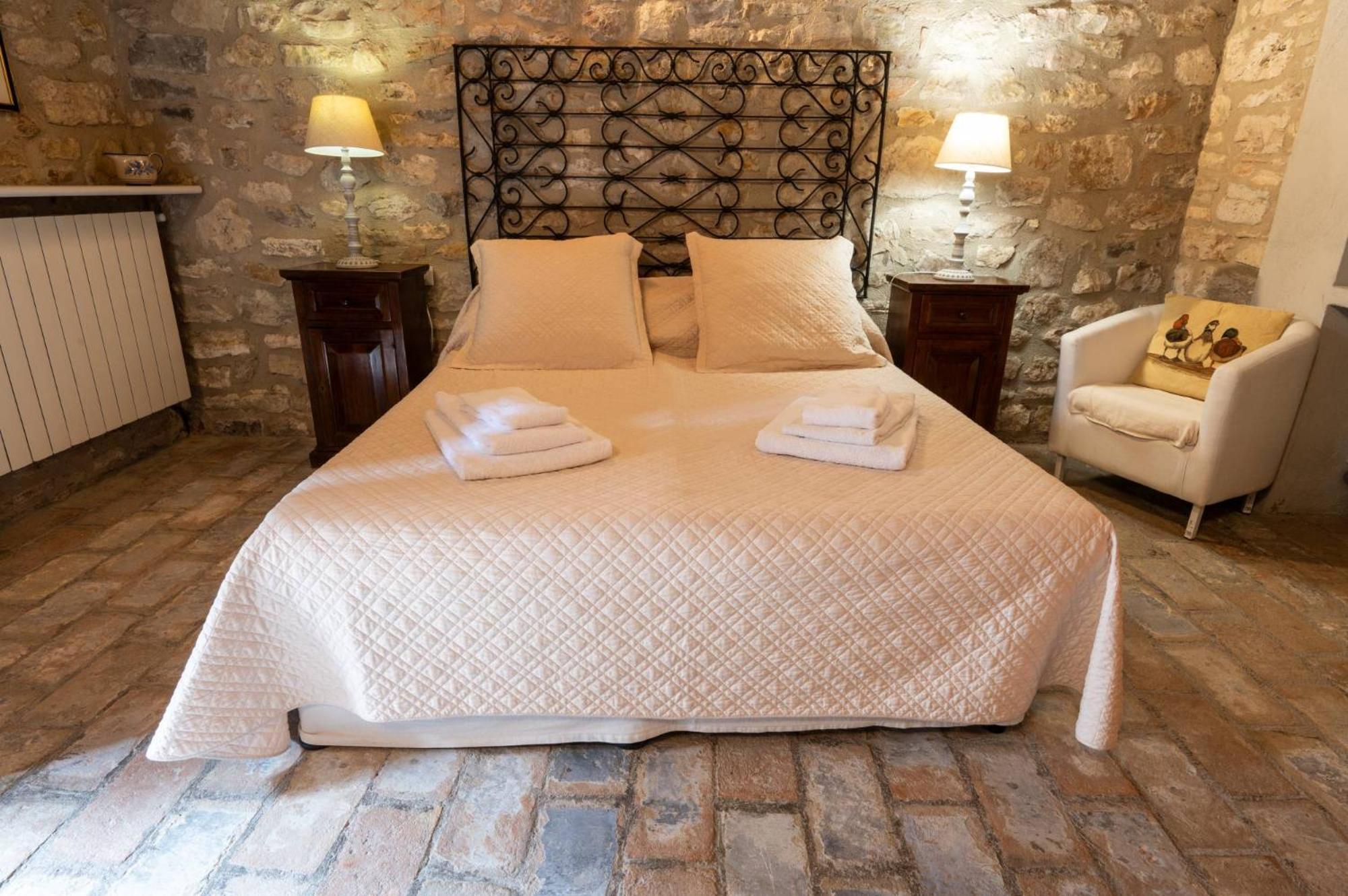 Castello Valenzino Bed and Breakfast Antognola Εξωτερικό φωτογραφία