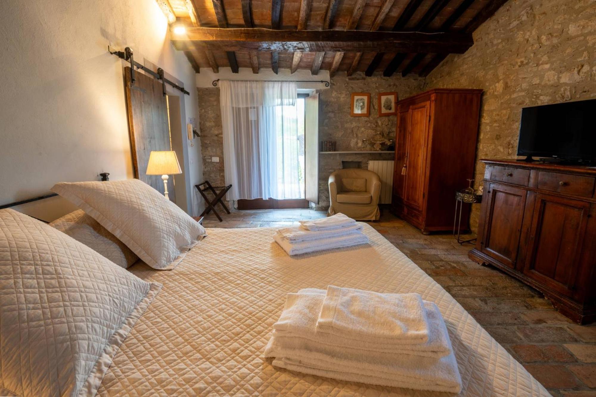 Castello Valenzino Bed and Breakfast Antognola Εξωτερικό φωτογραφία
