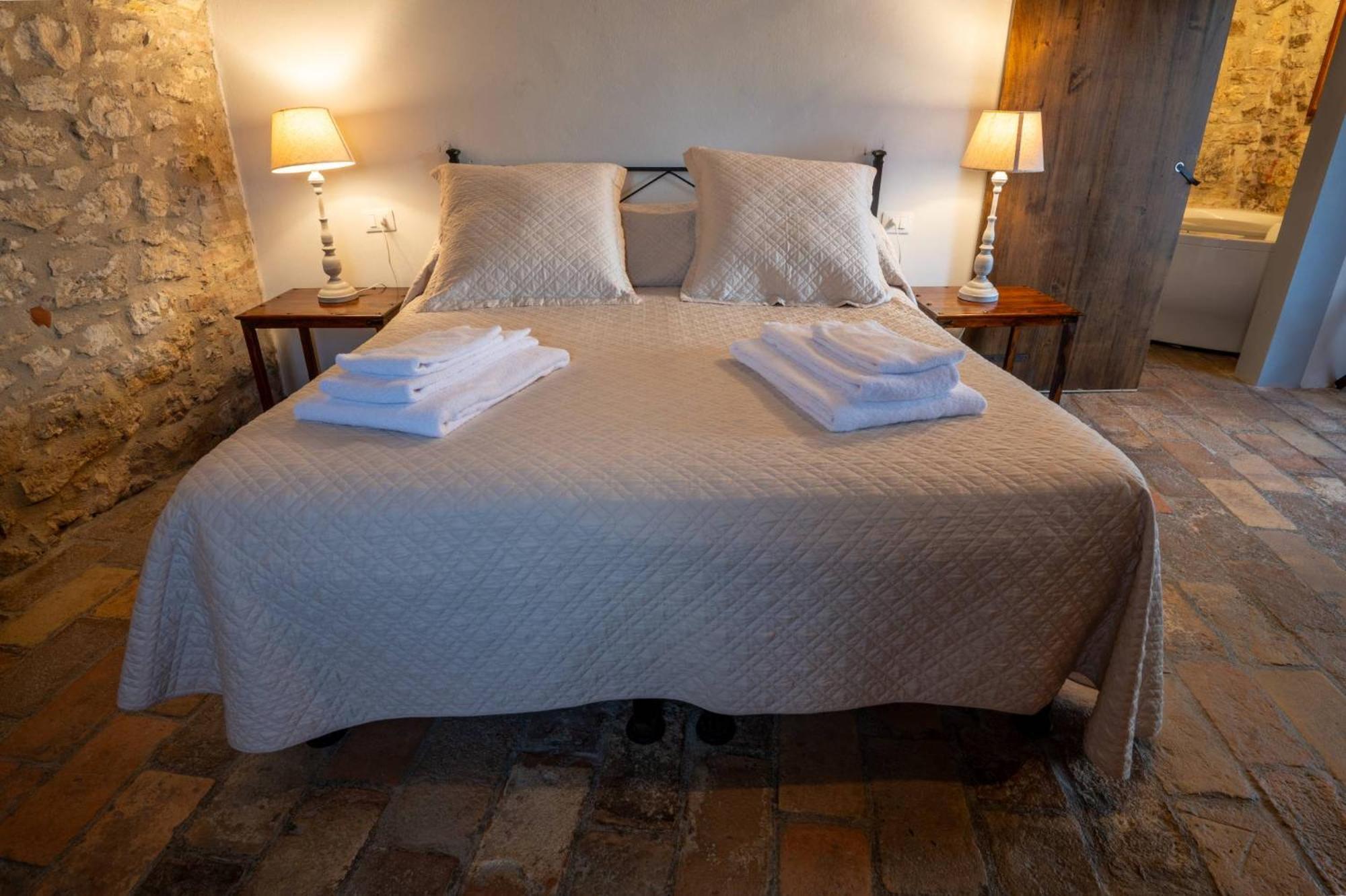 Castello Valenzino Bed and Breakfast Antognola Εξωτερικό φωτογραφία