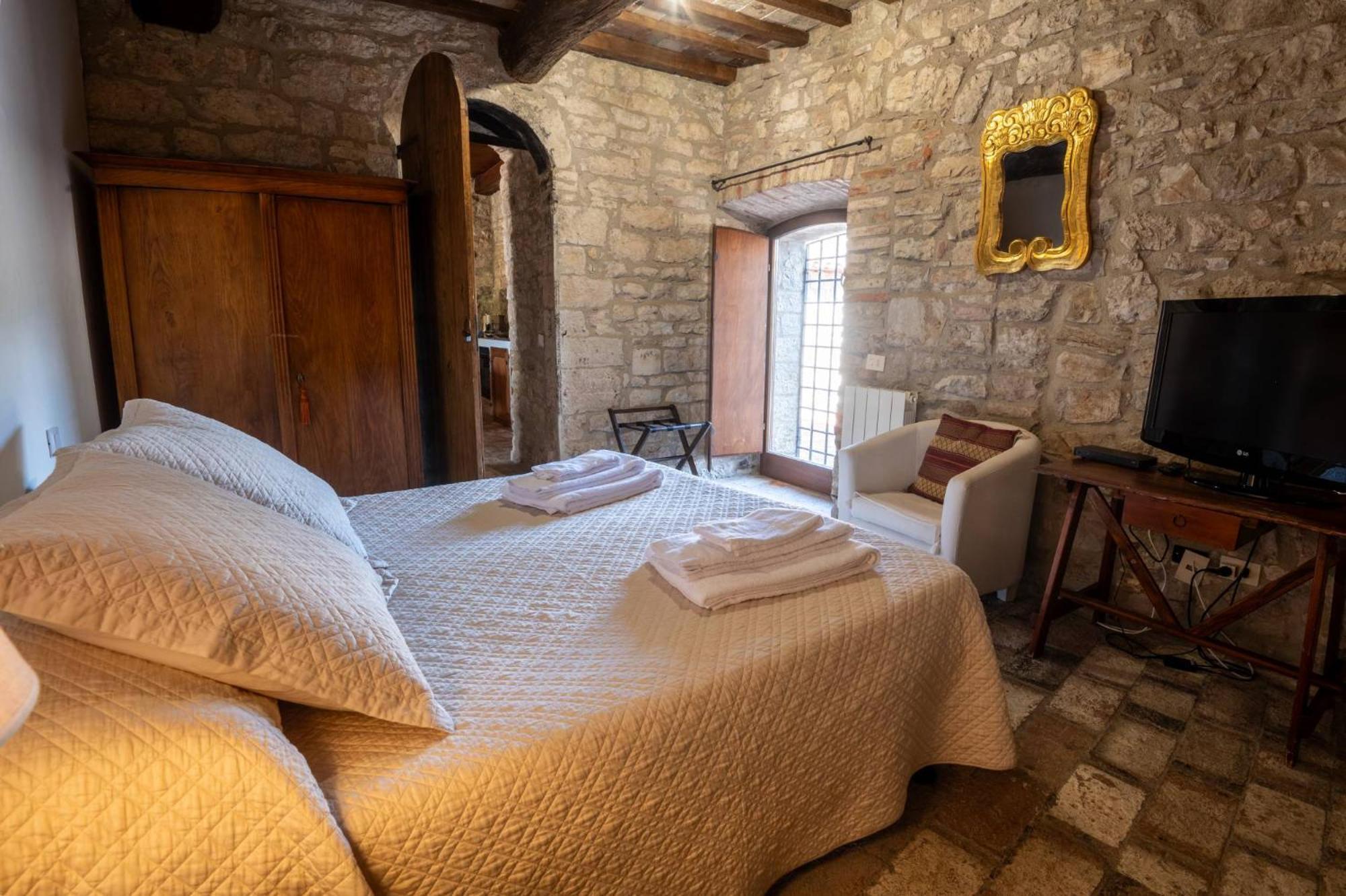 Castello Valenzino Bed and Breakfast Antognola Εξωτερικό φωτογραφία