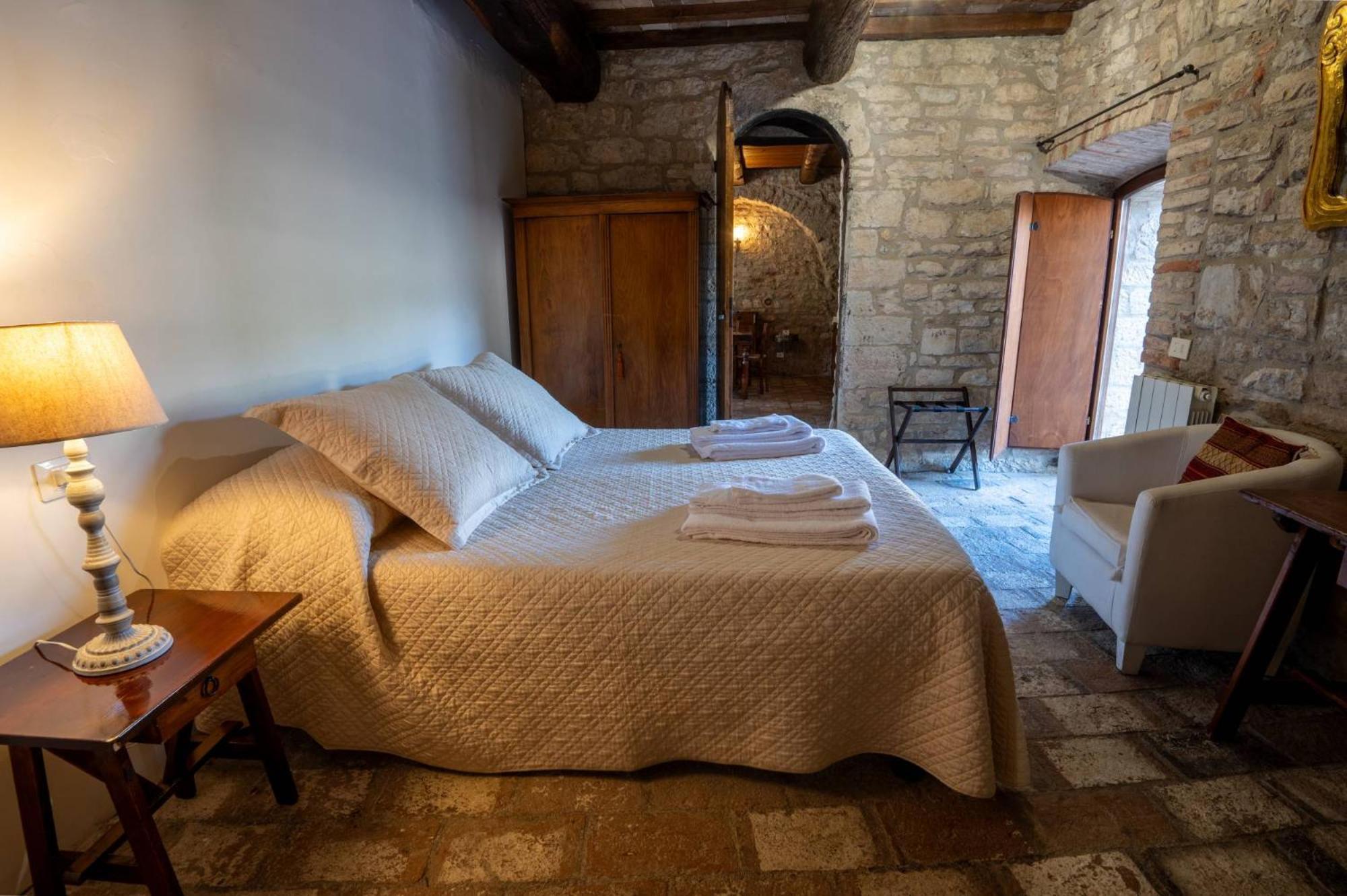 Castello Valenzino Bed and Breakfast Antognola Εξωτερικό φωτογραφία
