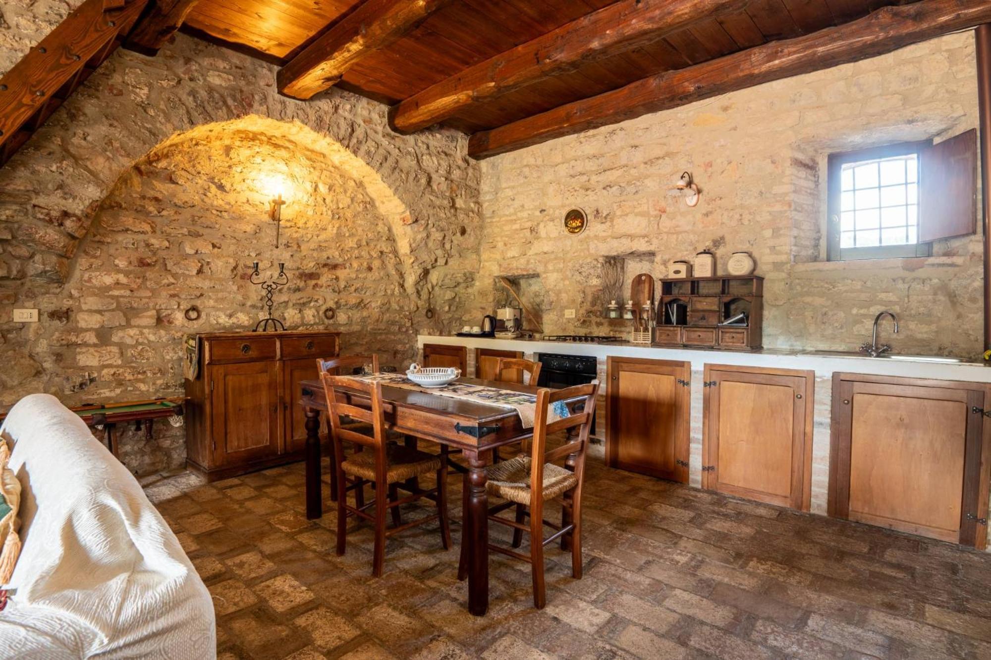 Castello Valenzino Bed and Breakfast Antognola Εξωτερικό φωτογραφία