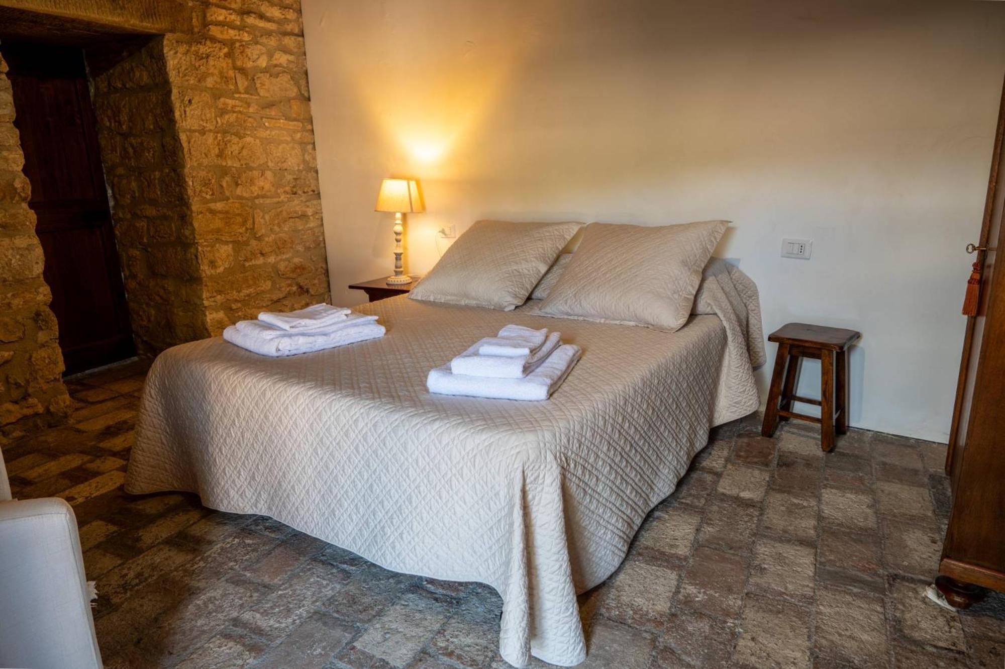 Castello Valenzino Bed and Breakfast Antognola Εξωτερικό φωτογραφία