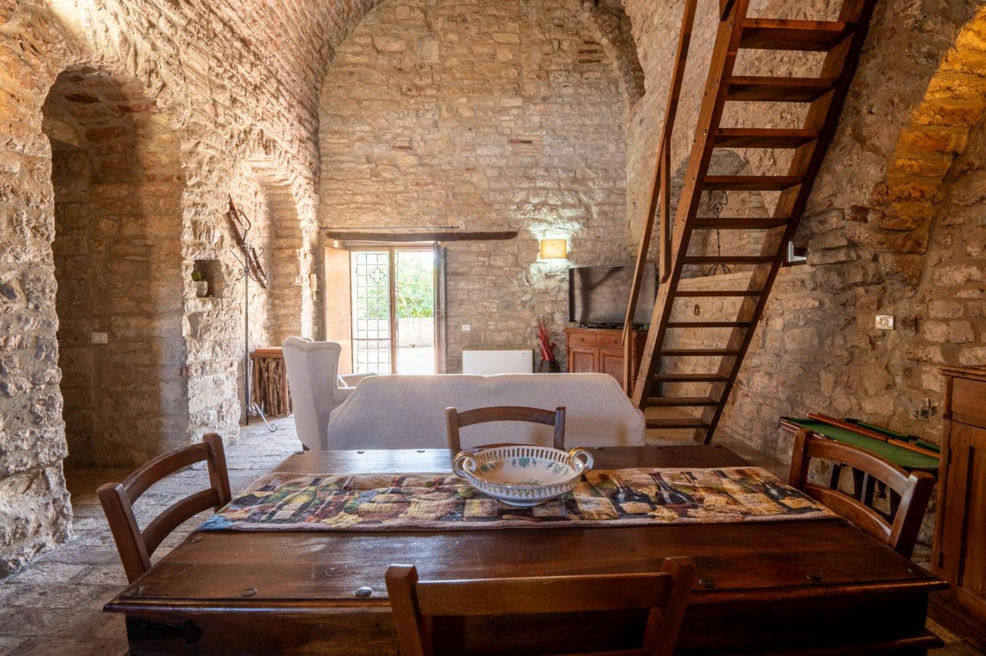 Castello Valenzino Bed and Breakfast Antognola Εξωτερικό φωτογραφία
